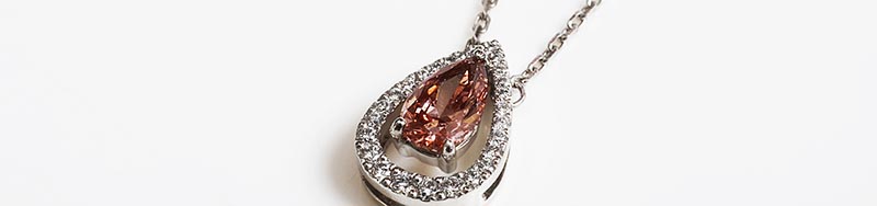 世界初ラボグロウンピンクダイヤ専門のジュエラーALAYAの大粒ピンクを使ったネックレスHappyTearハッピーティア